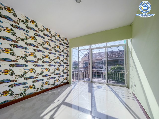 *****ทาวน์เฮ้าส์มือสองย่านนนทบุรี ม.บัวทองธานี กาญจนาภิเษก เนื้อที่ 20.5 ตร.ว. ฟังก์ชัน 4 ห้องนอน 2 ห้องน้ำ ทาวน์เฮ้าส์รีโนเวทเรียบร้อย บนทำเลดี ติดถ.กาญจนาภิเษก เชื่อมต่อถ.บางกรวย-ไทรน้อย, ถ.กาญจนาภิเษก, ถ.ชัยพฤกษ์ ใกล้รถไฟฟ้าสายสีม่วง "สถนีคลองบางไผ่"